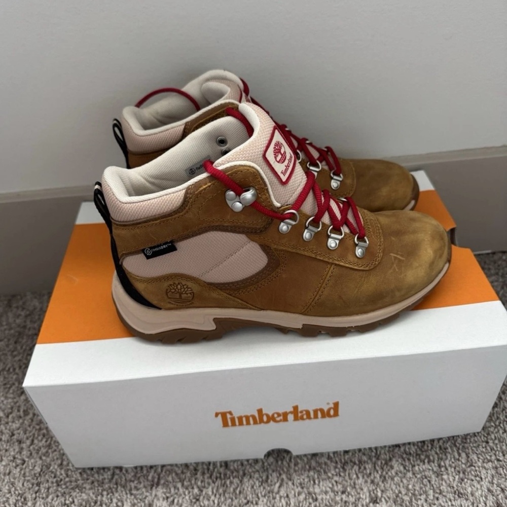 NWT Timberland Women’s Brown Hiking Boots Size 6.5